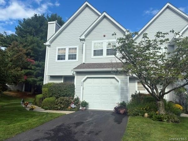 208 Erik Drive , East Setauket, NY 11733