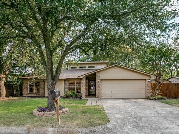 904 Dewey Scott Street, Benbrook, TX 76126