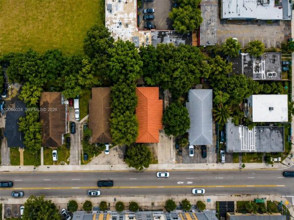 960 SW 7 St , Miami, FL 33130