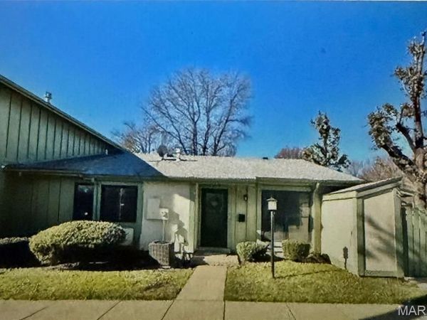 11118 Whispering Oaks Drive, St Louis, MO 63136