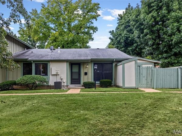 11118 Whispering Oaks Drive, St Louis, MO 63136