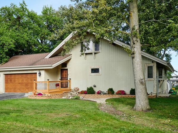9041 DELPHIA Avenue, Des Plaines, IL 60016