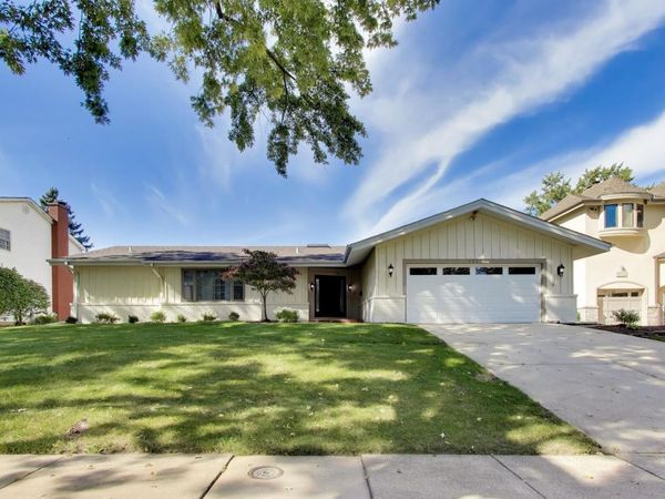 1117 Summit Hills Lane, Naperville, IL 60563