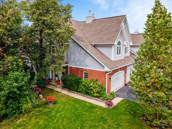 1024 N Earls Court , Palatine, IL 60067