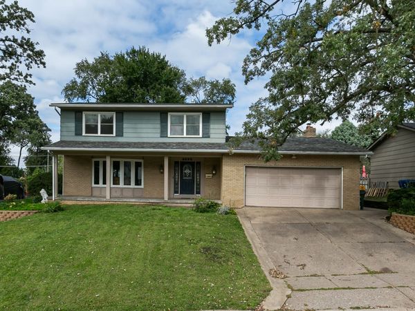 4520 Canterbury Lane , Davenport, IA 52806