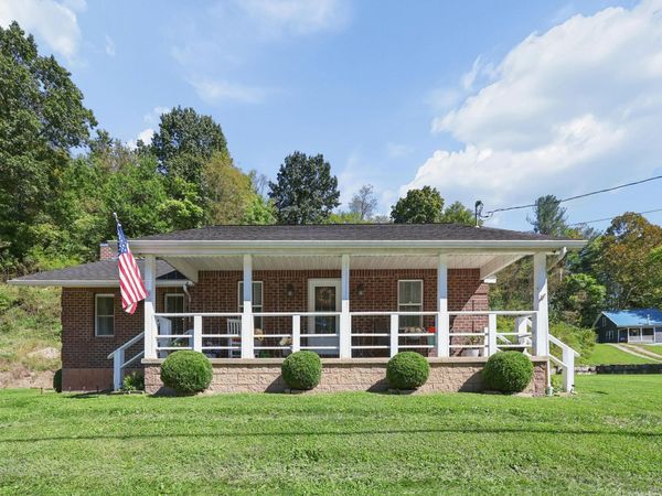 702 Zanesville Street, Beverly, OH 45715
