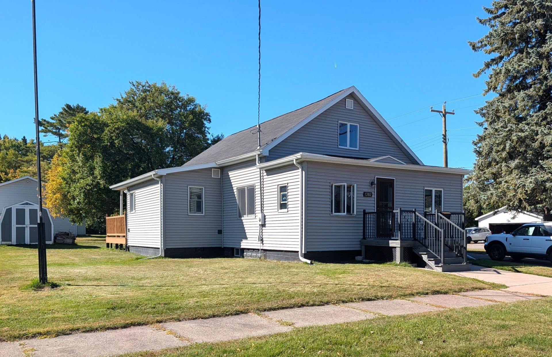 1302 Young St, Sault Sainte Marie, MI 49783 Main Photo