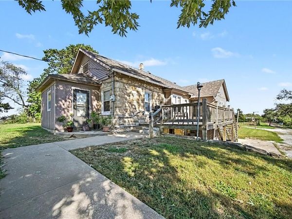 15 S 98th Street, Edwardsville, KS 66111