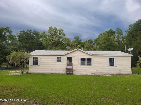 102 CENTER Avenue, Crescent City, FL 32112