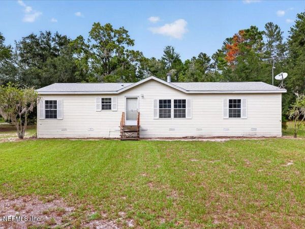 102 CENTER Avenue, Pomona Park, FL 32181