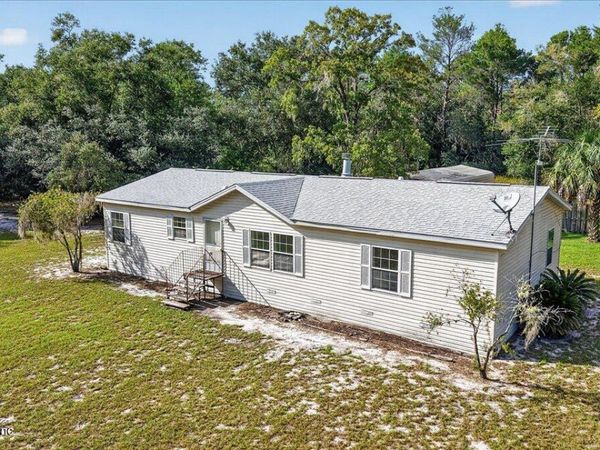 102 CENTER Avenue, Pomona Park, FL 32181