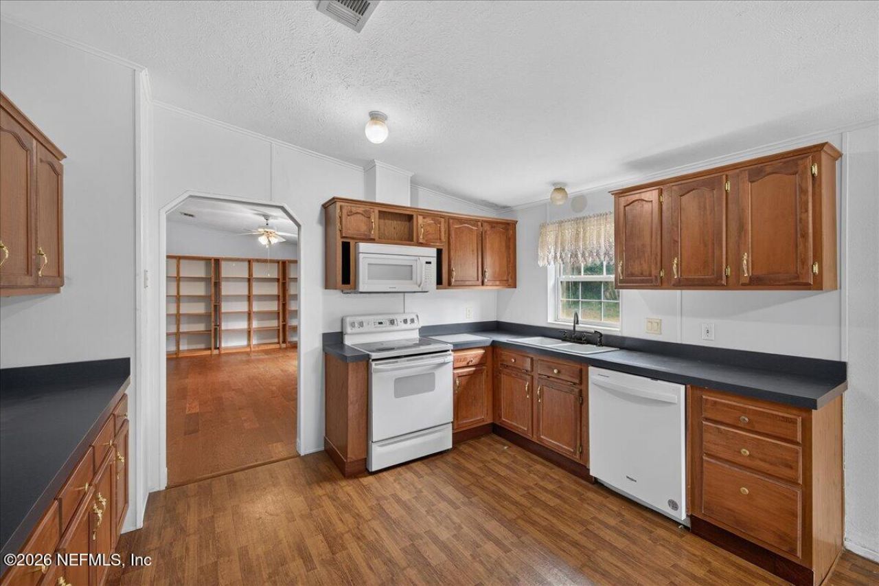 102 Center Avenue, Pomona Park, FL 32181 Photo