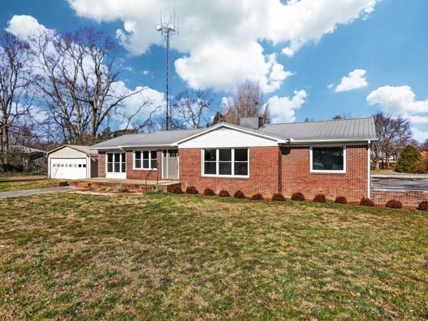 8 Prospect Rd , Fayetteville, TN 37334