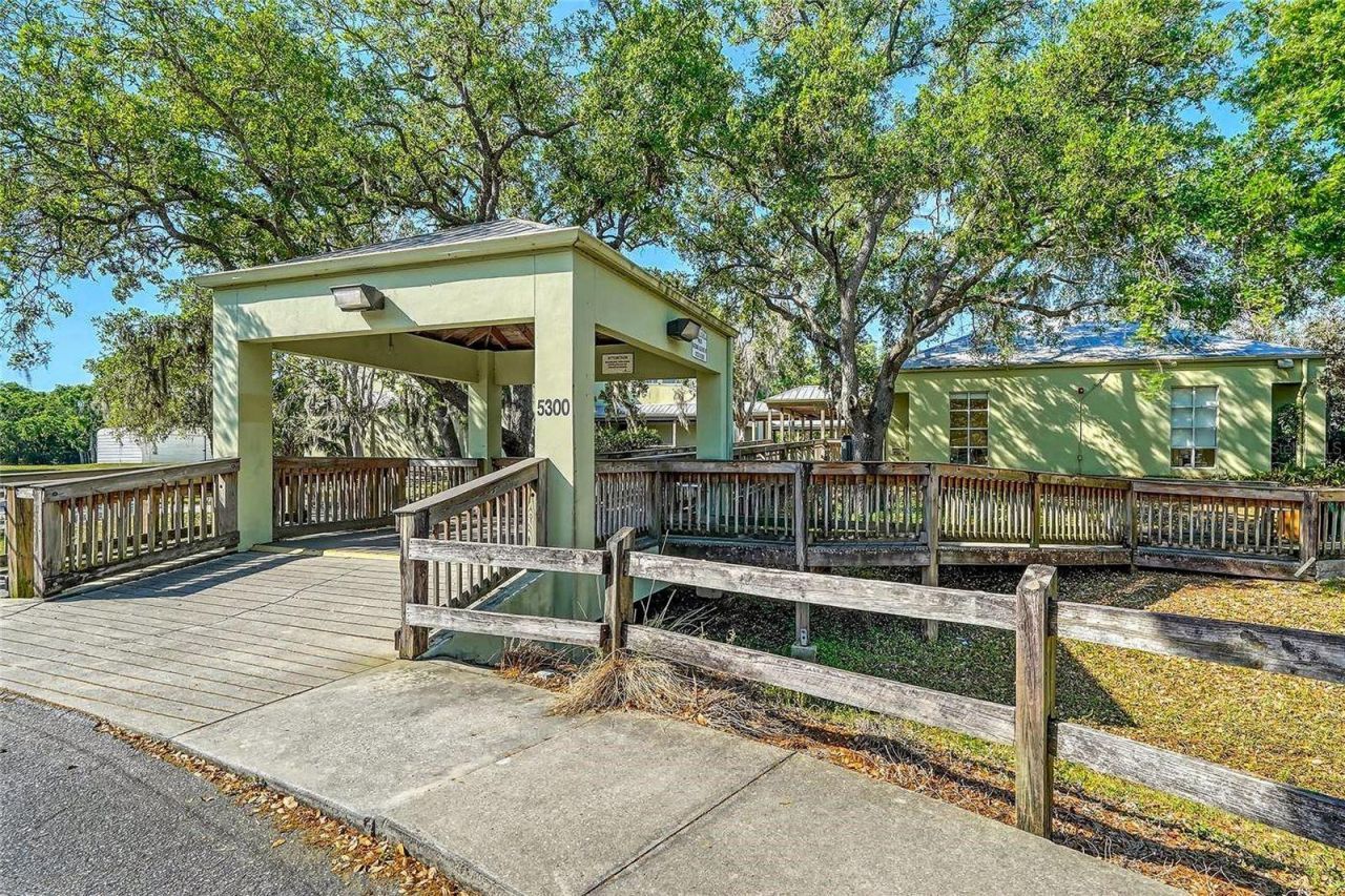 2475 Wood Oak Drive, Sarasota, FL 34232 Photo
