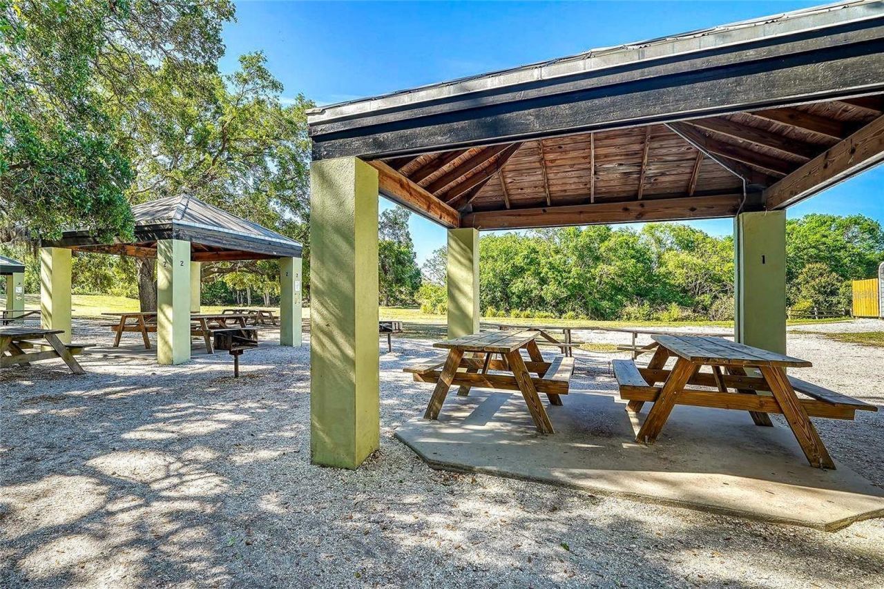 2475 Wood Oak Drive, Sarasota, FL 34232 Photo