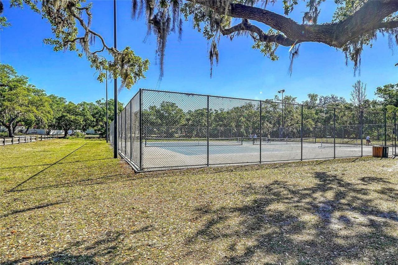 2475 Wood Oak Drive, Sarasota, FL 34232 Photo