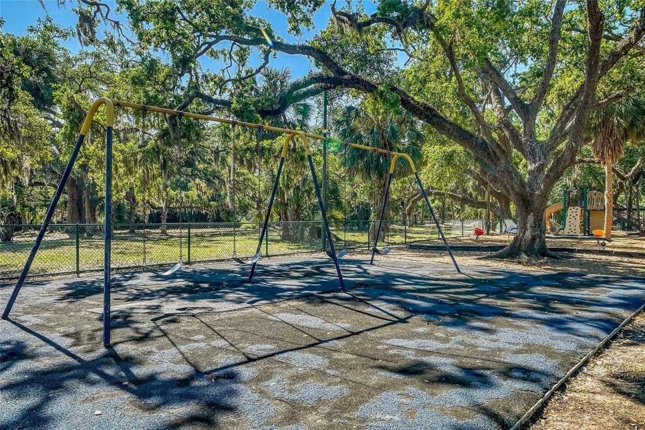 2475 Wood Oak Drive, Sarasota, FL 34232 Photo