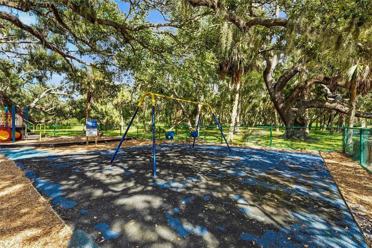 2475 Wood Oak Drive, Sarasota, FL 34232 Photo