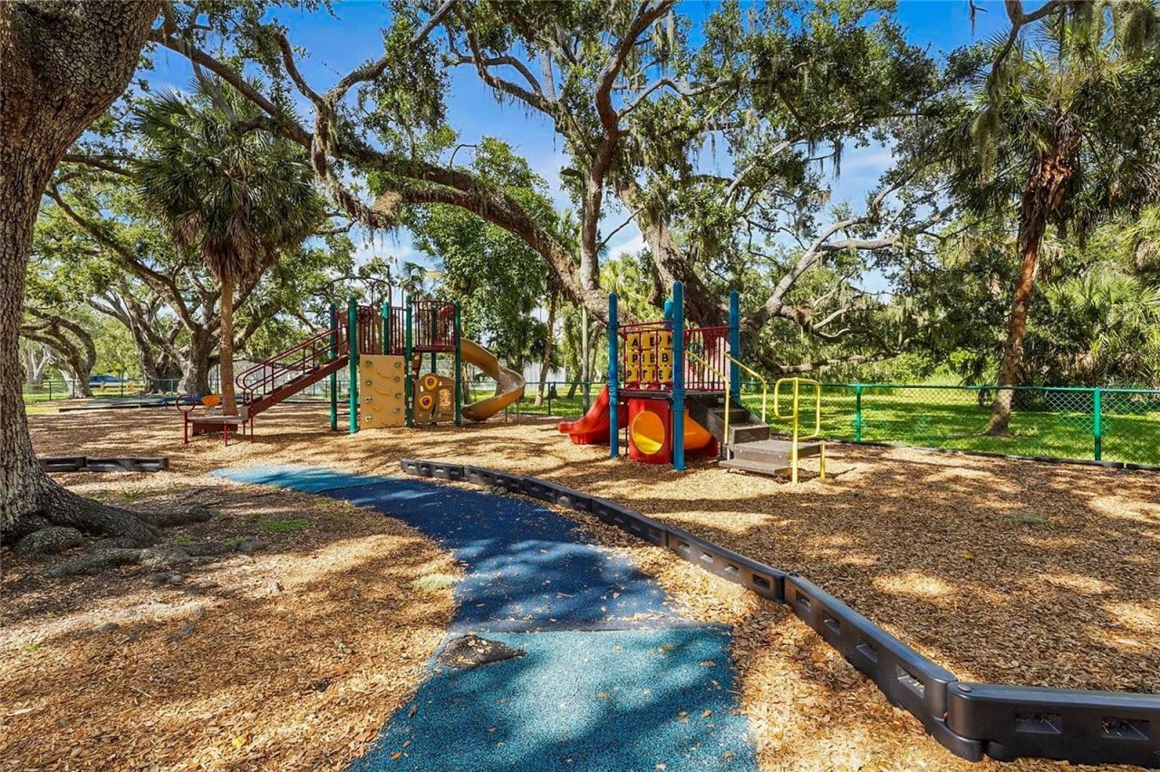 2475 Wood Oak Drive, Sarasota, FL 34232 Photo