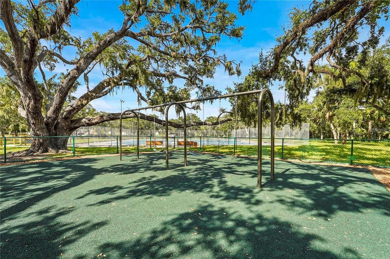 2475 Wood Oak Drive, Sarasota, FL 34232 Photo