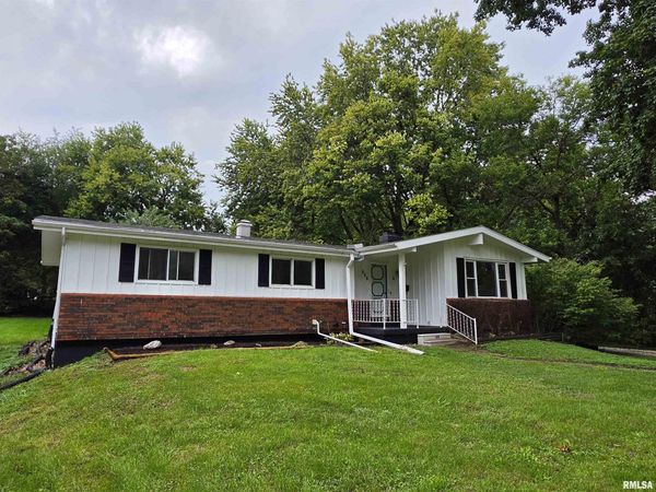 458 N WEST Street, Galesburg, IL 61401
