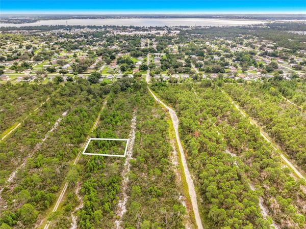 443 PARROT AVENUE , SEBRING, FL 33870