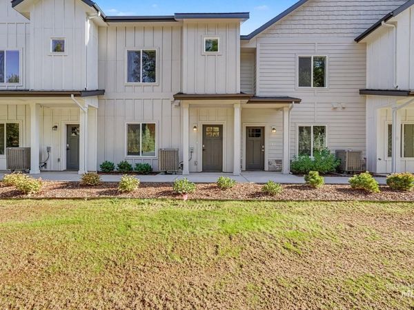 8287 W Latte Ln, Garden City, ID 83714
