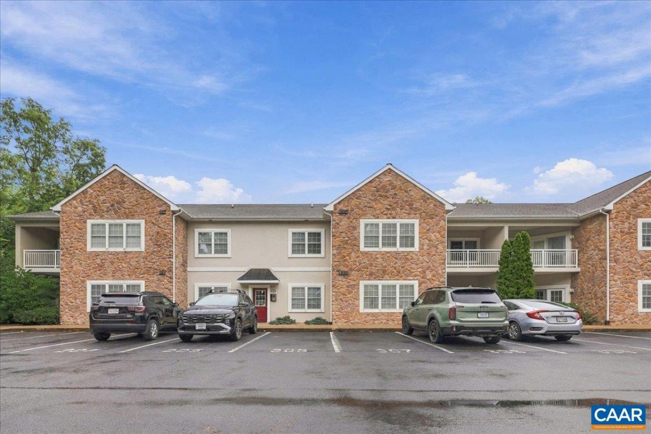 1410 N Coalter St, Unit 306, Staunton, VA 24401 Main Photo