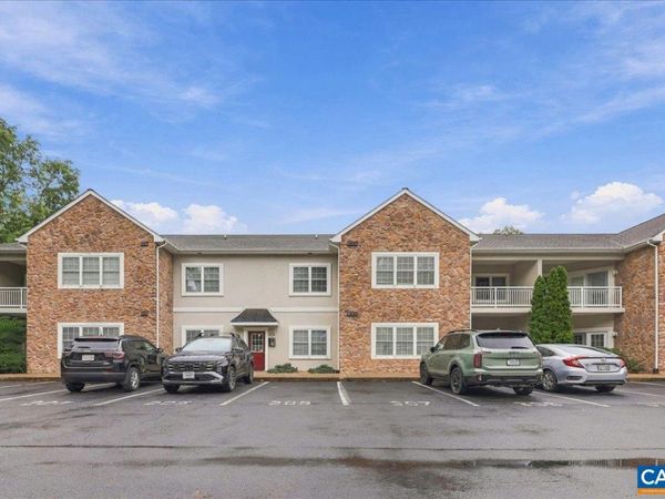 1410 N COALTER ST, Unit 306, Staunton, VA 24401