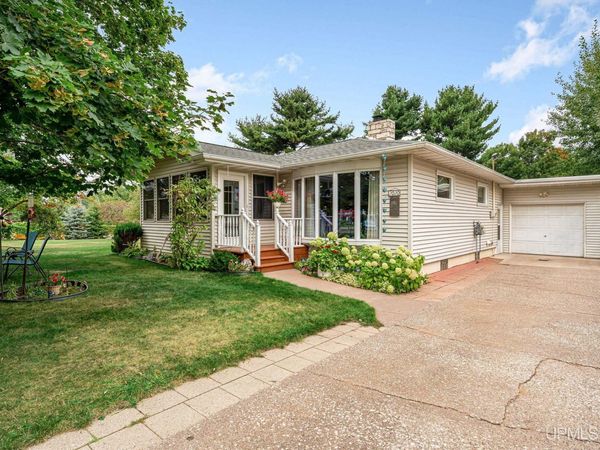 2020 W Ridge Street, Marquette, MI 49855
