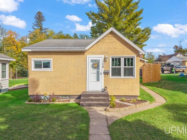728 Saginaw Street, Norway, MI 49870