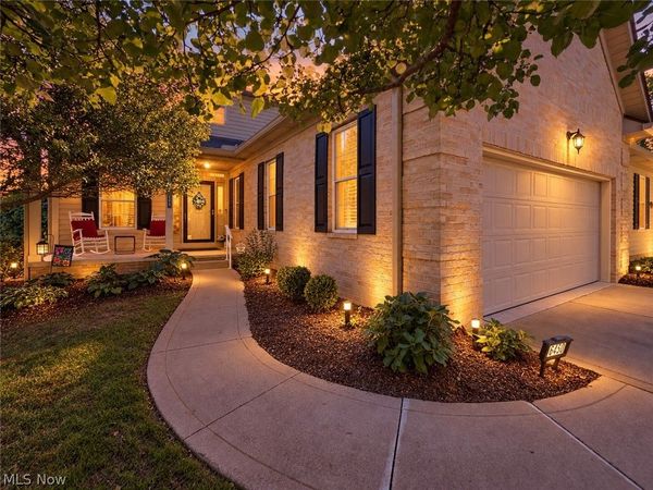 6450 Pebble Beach Drive NW, Canton, OH 44718
