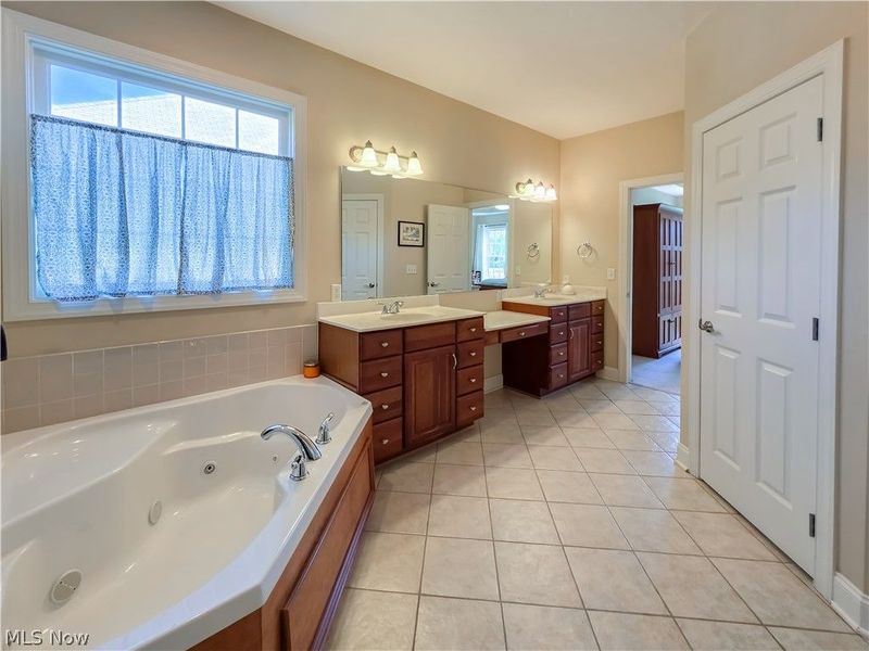 6450 Pebble Beach Drive NW, Canton, OH 44718 Photo 17