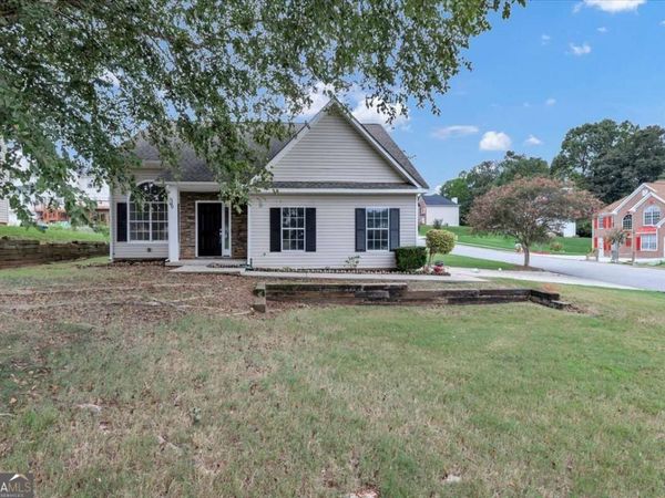 110 Carriage Lake Drive, Stockbridge, GA 30281