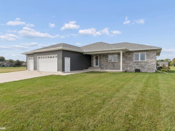 714 Cypress Court, Mason City, IA 50401