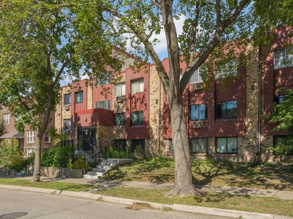 520 Ridgewood Avenue, Unit 102, Minneapolis, MN 55403
