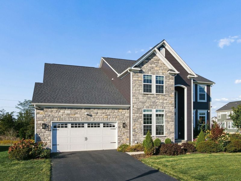 206 Ingleton Court, Delaware, OH 43015 Photo 2