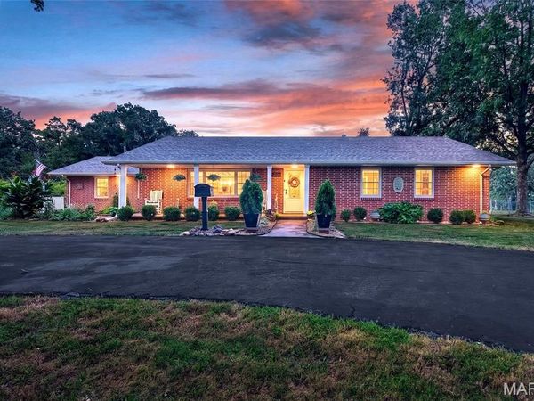 1004 S Jefferson Street, St James, MO 65559