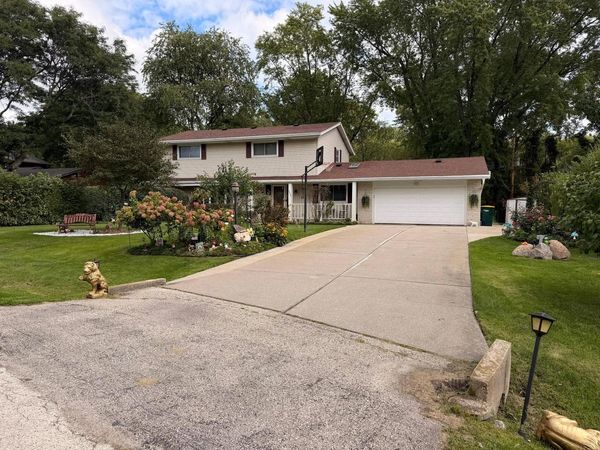 5400 S 121st STREET, Hales Corners, WI 53130