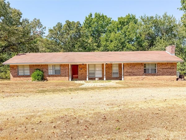 1372 N 4220 Road , Hugo, OK 74743