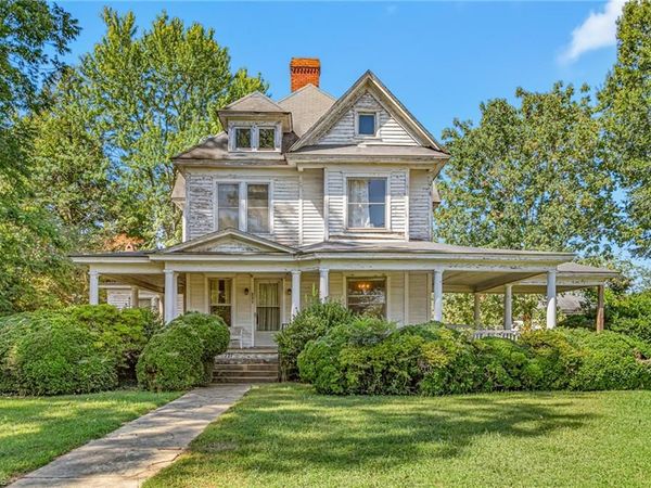 227 Asheboro Street, Liberty, NC 27298