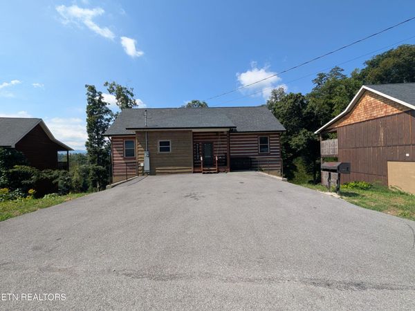 714 Old Ridge Rd, Gatlinburg, TN 37738