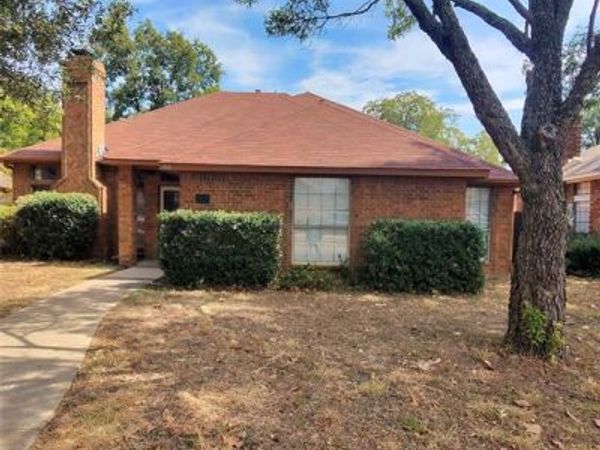 108 Tara Circle , Lancaster, TX 75146