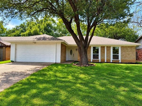 2231 Park Springs Court, Arlington, TX 76013