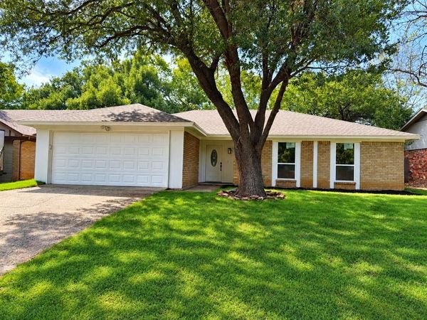 2231 Park Springs Court, Arlington, TX 76013