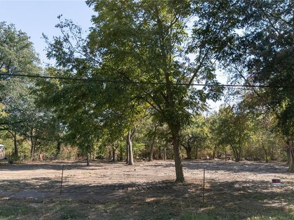 310 A E Main Street , Ladonia, TX 75449