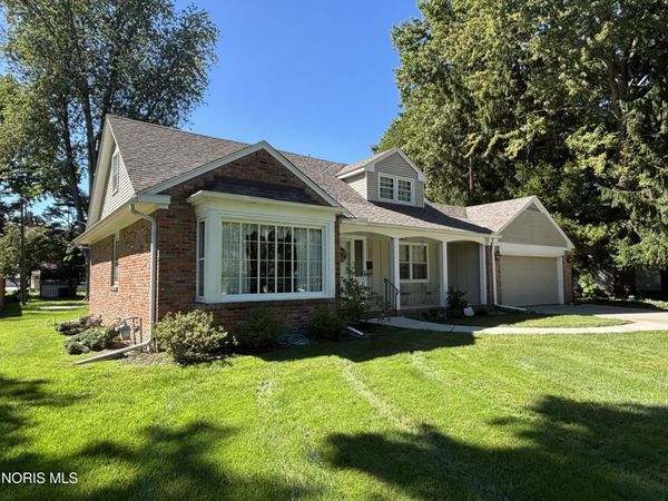 1900 Green Valley Drive, Toledo, OH 43614