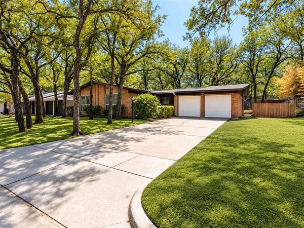 1237 King Drive , Bedford, TX 76022