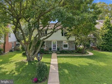 1008 SKYLINE DRIVE, LANCASTER, PA 17601