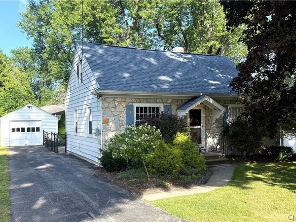 3 Marks Place , New Hartford, NY 13413